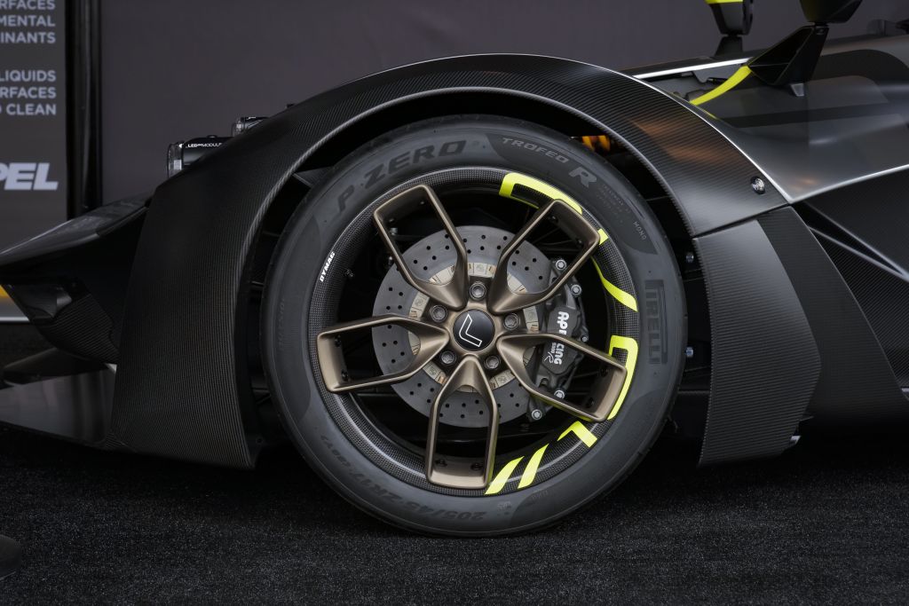 autos news, dymag carbon hybrid wheels strut out