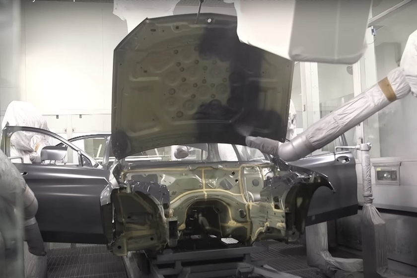 video, watch how robots build the mercedes-benz c-class from scratch