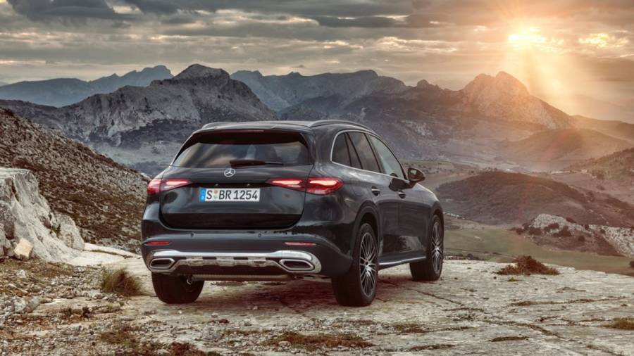 new glc, mercedes-benz new glc bookings open, new glc bookings open, new glc prices, new glc variants, new glc 300 4matic, new glc 220d 4matic, new glc unveiling, new glc launch, new glc details, new glc interior, new glc design, new glc features, new glc upholstery, new glc colours, new glc vs x3, new glc vs q3, new glc vs xc40, new glc engine, new glc power outputs, , overdrive, new mercedes-benz glc bookings commenced in india ahead of august 9 debut