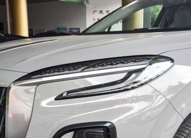 ice, ice’s are not dead in china: hongqi hs3 suv hit the market for 20,300 usd