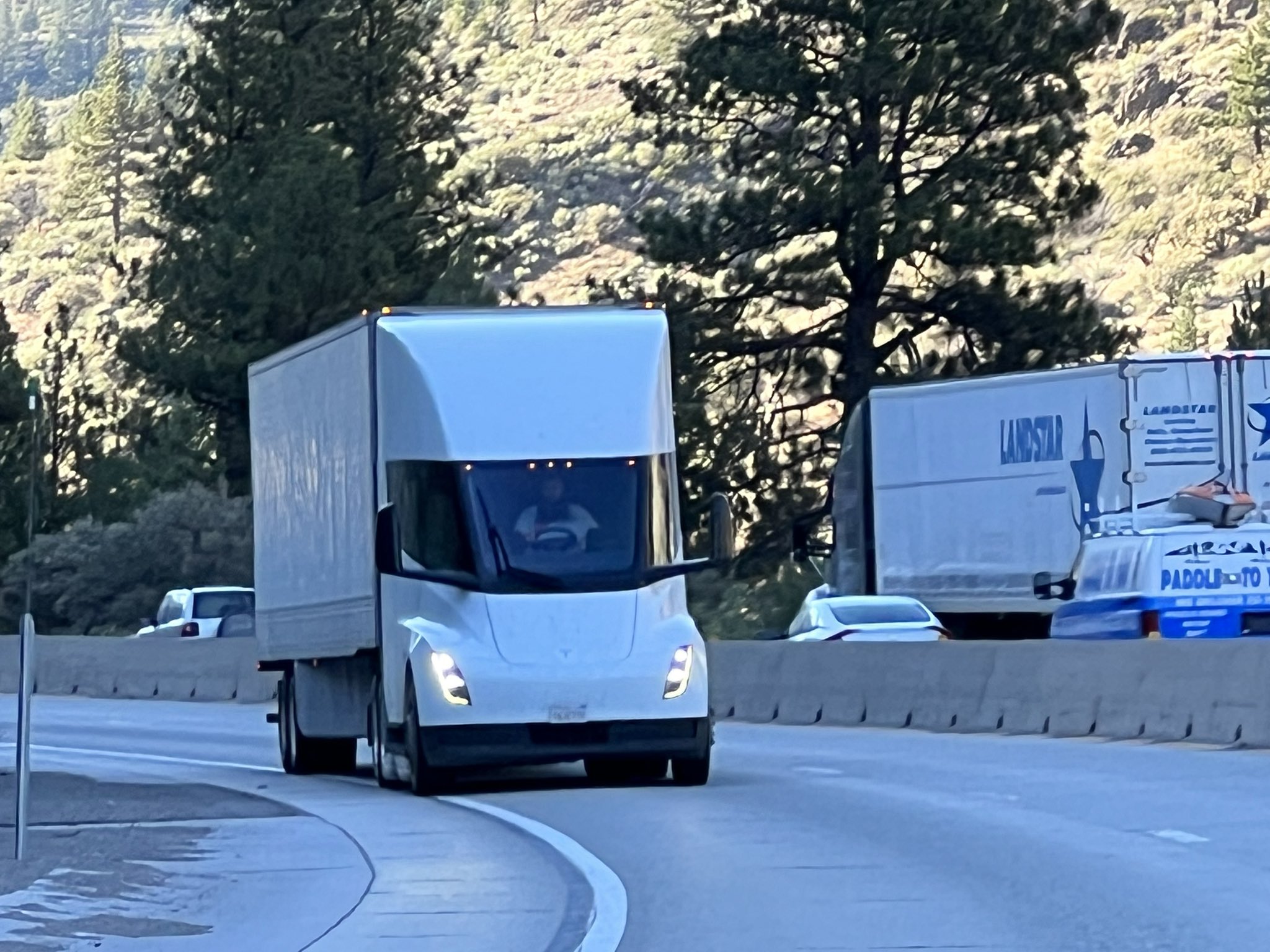 Tesla Semi real-world performance hints at the arrival of a new king of the road