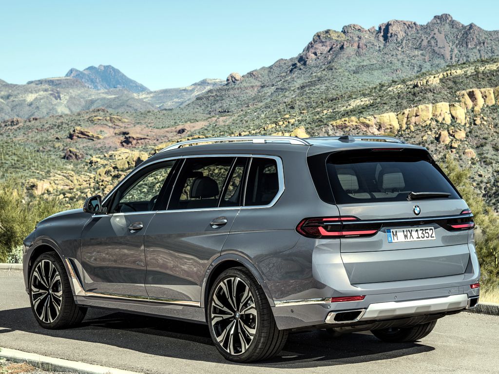 BMW sets new entry-point to X7 range