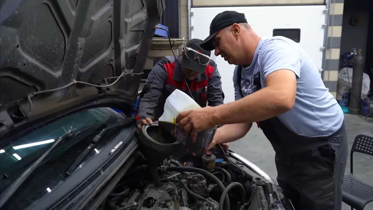 Old Honda Odyssey replaces engine oil with just additives. 