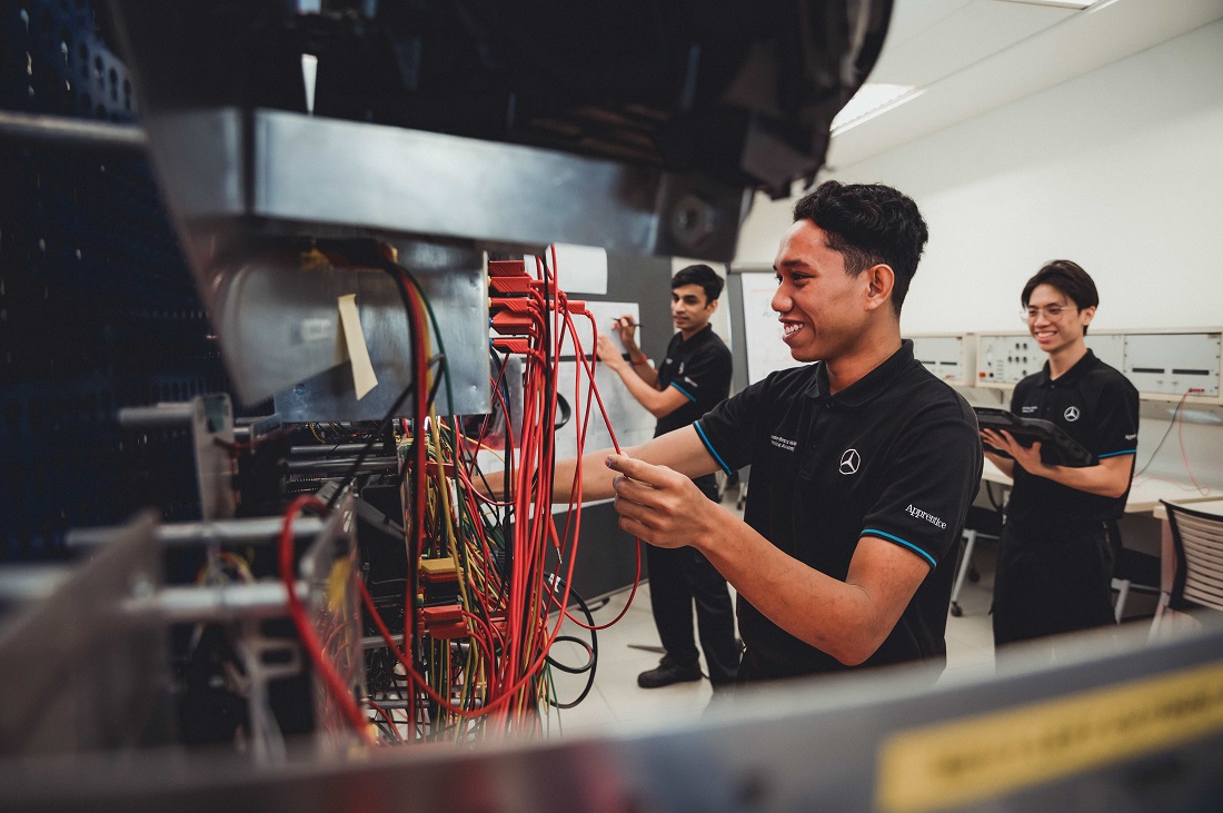 aftersales, apprenticeship, malaysia, mercedes benz, mercedes-benz malaysia, mercedes-benz malaysia training academy, mercedes-benz advanced modern apprenticeship programme now accepting applications for 2023
