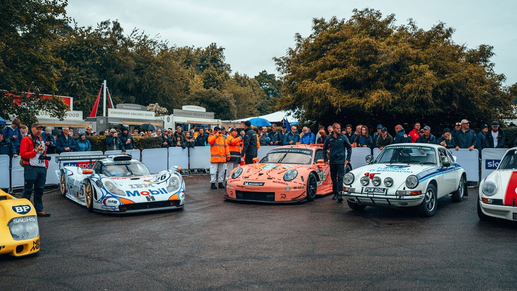 1998 Porsche 911 GT1 with other 911s