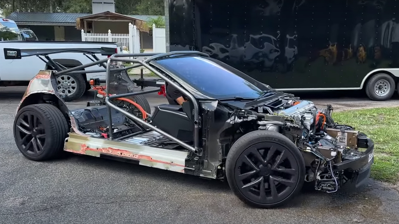 Wrecked Tesla Model S Plaid turned into “Cyber Kart”