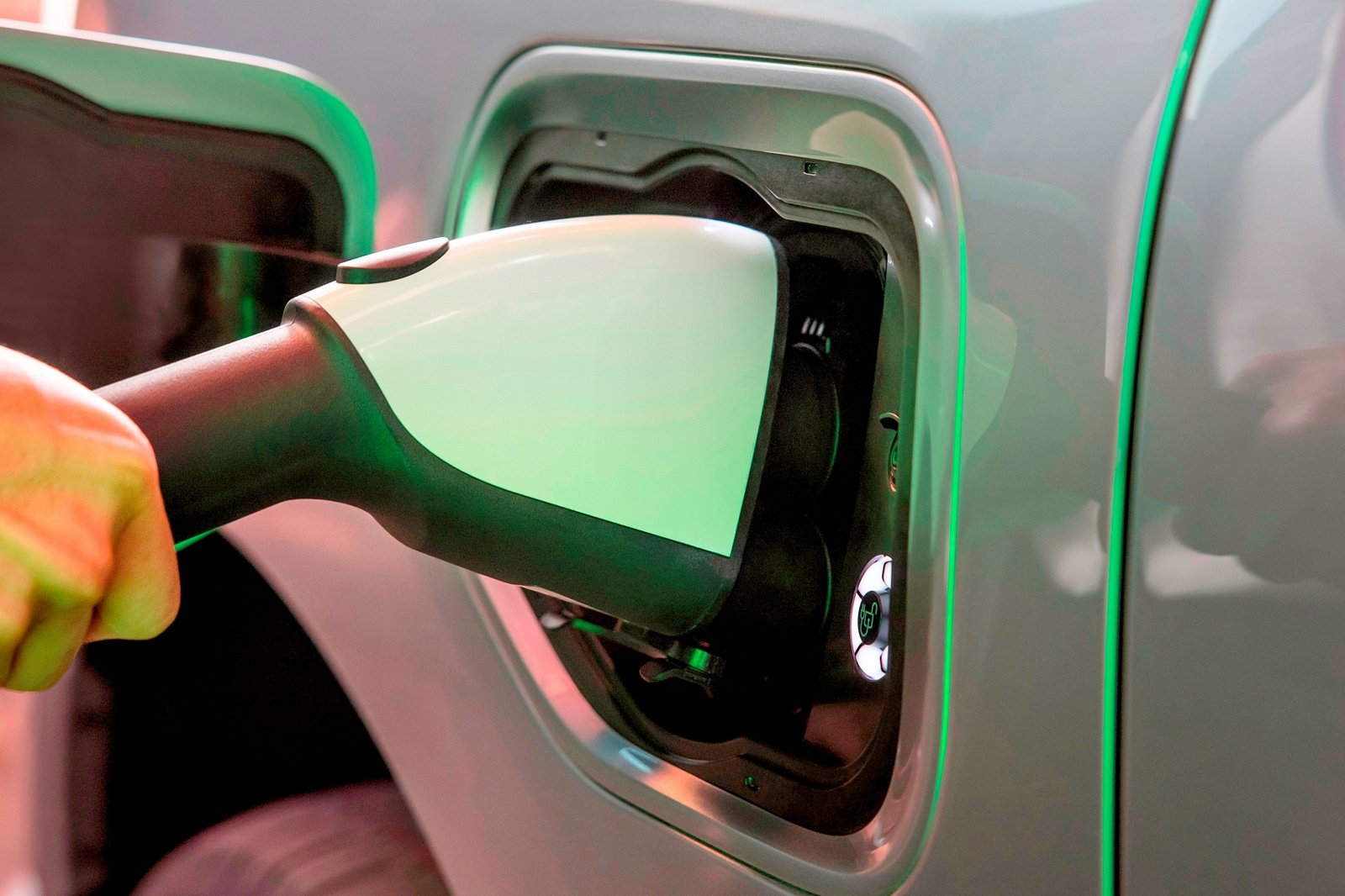 technology, ford wants you to use evs like giant power banks to prevent grid collapse