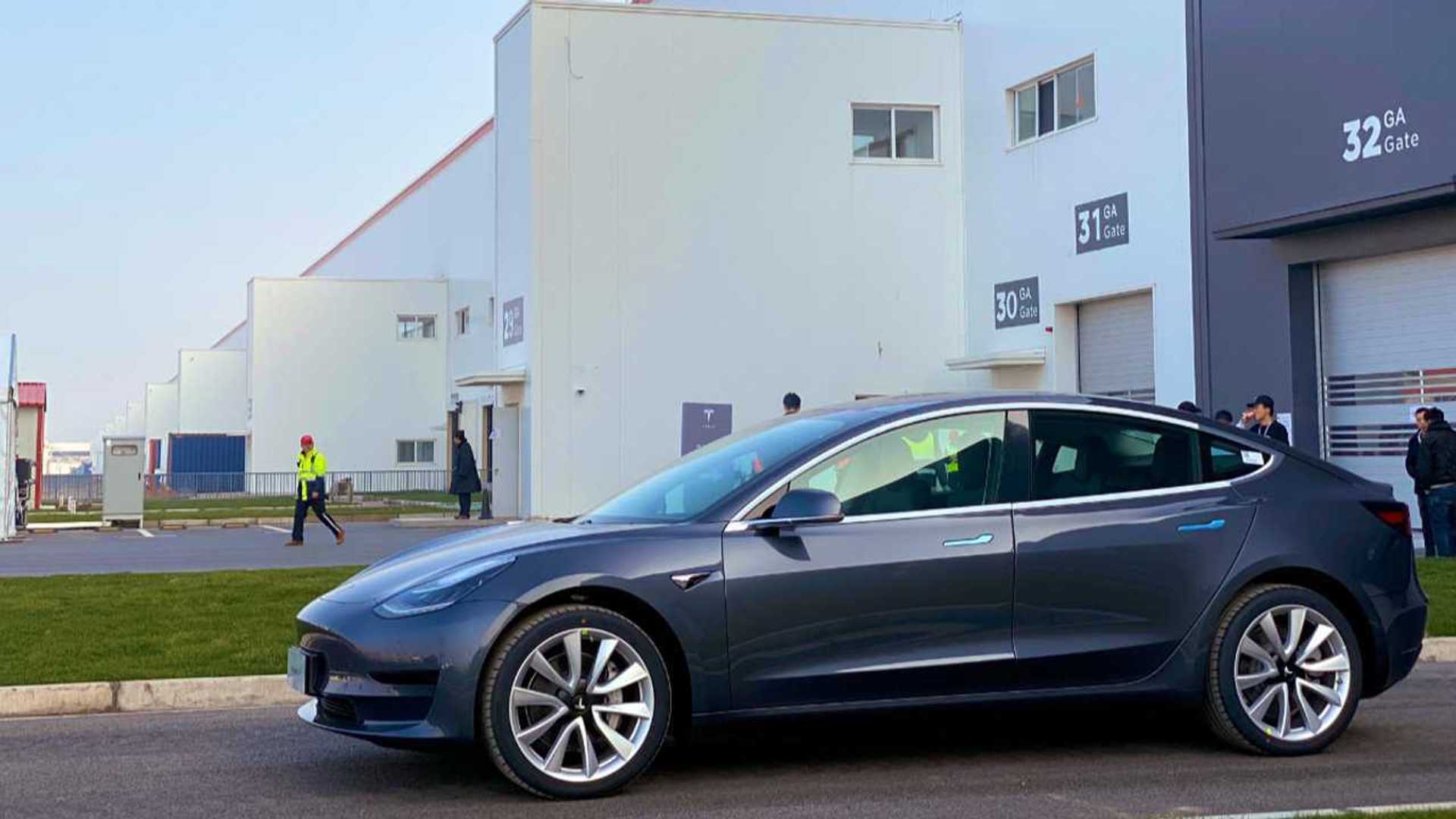 tesla, india commerce minister to discuss factory plans for $24k ev
