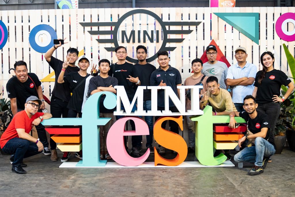autos mini, big thrills for mini fans at festival