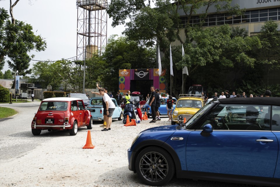 autos mini, big thrills for mini fans at festival
