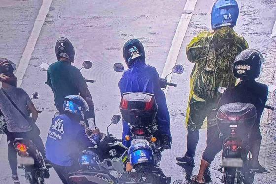 1-rider, bosita, mmda, obstruction, rain, mmda and bosita split over policy of obstruction vs motorcycle riders