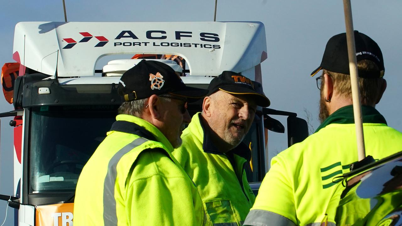 Drivers in Melbourne, and other capital cities, took part in the protest. Picture: NCA NewsWire / Luis Enrique Ascui, Truck drivers are taking part in a national convoys for industry reform. Picture: NCA NewsWire/Luis Enrique Ascui., National, Truckies call for reform amid ‘deadly’ pressures