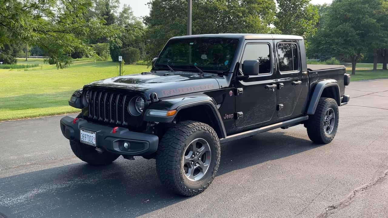 2020 Jeep Gladiator owner review (Source: NoAvgJoe / YouTube)