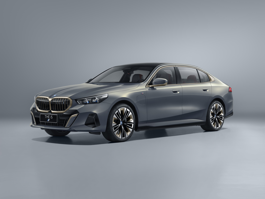 china gets a long wheelbase bmw 5-series with a theatre screen!