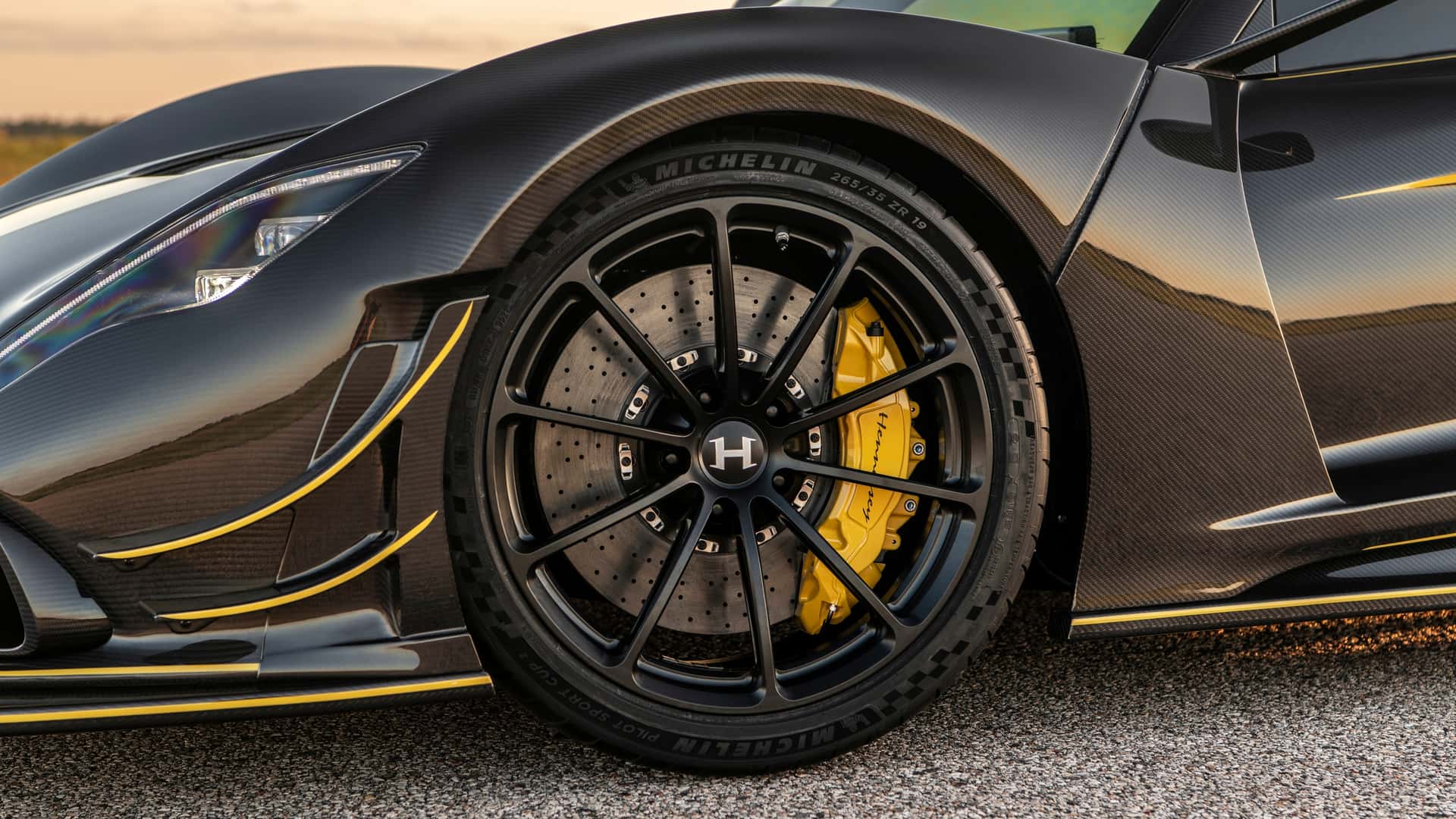hennessey venom f5 revolution gets a 1,817hp roadster with 482km/h top speed