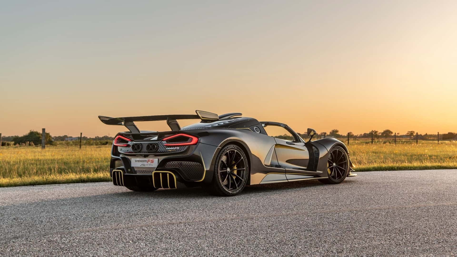 hennessey venom f5 revolution gets a 1,817hp roadster with 482km/h top speed