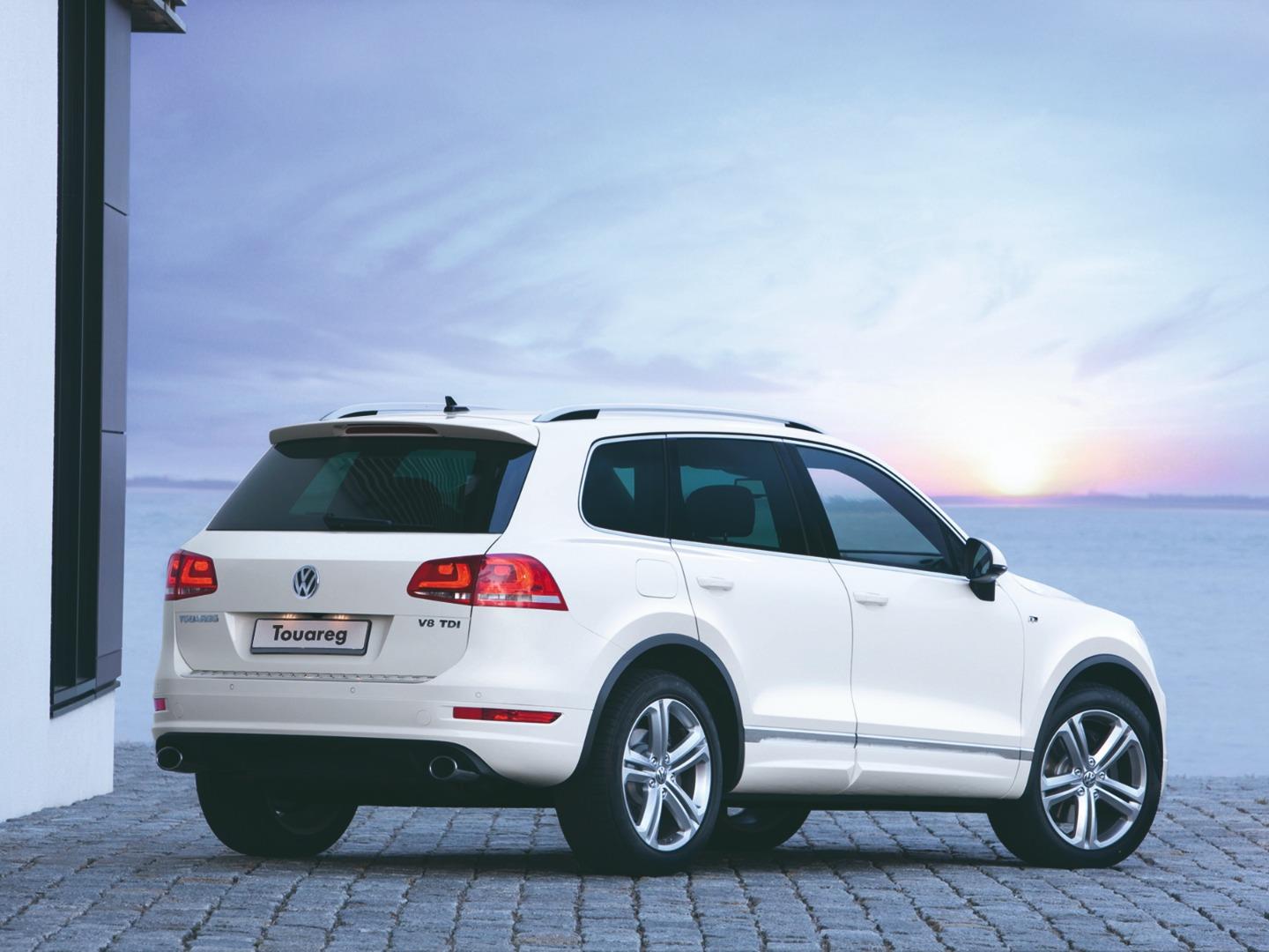 how to replace the car battery on a volkswagen touareg.