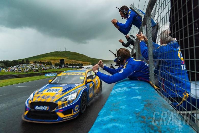 ash sutton not getting “too excited” about btcc points lead
