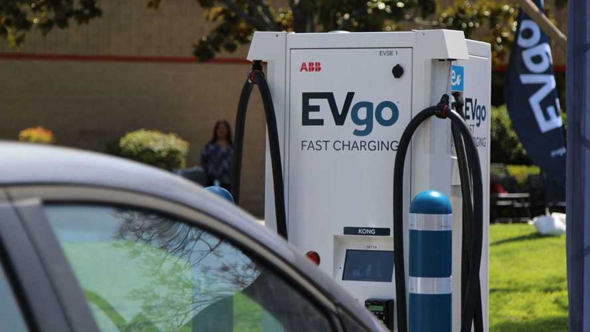 rivian r1t and r1s now compatible with evgo's autocharge+ feature