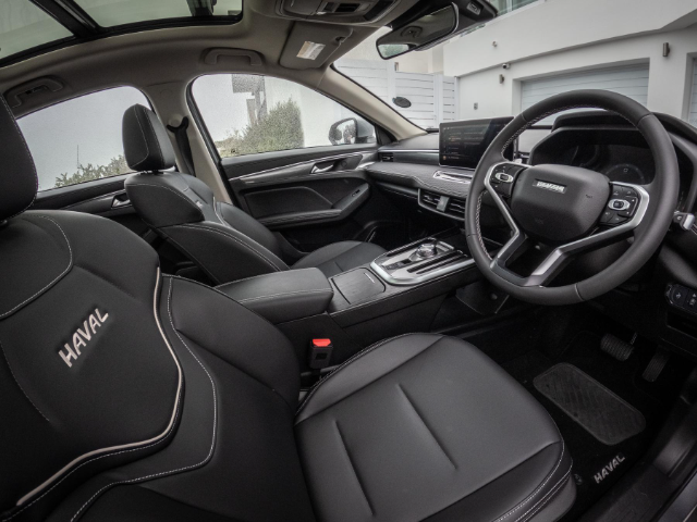 does the haval jolion s have heated seats?