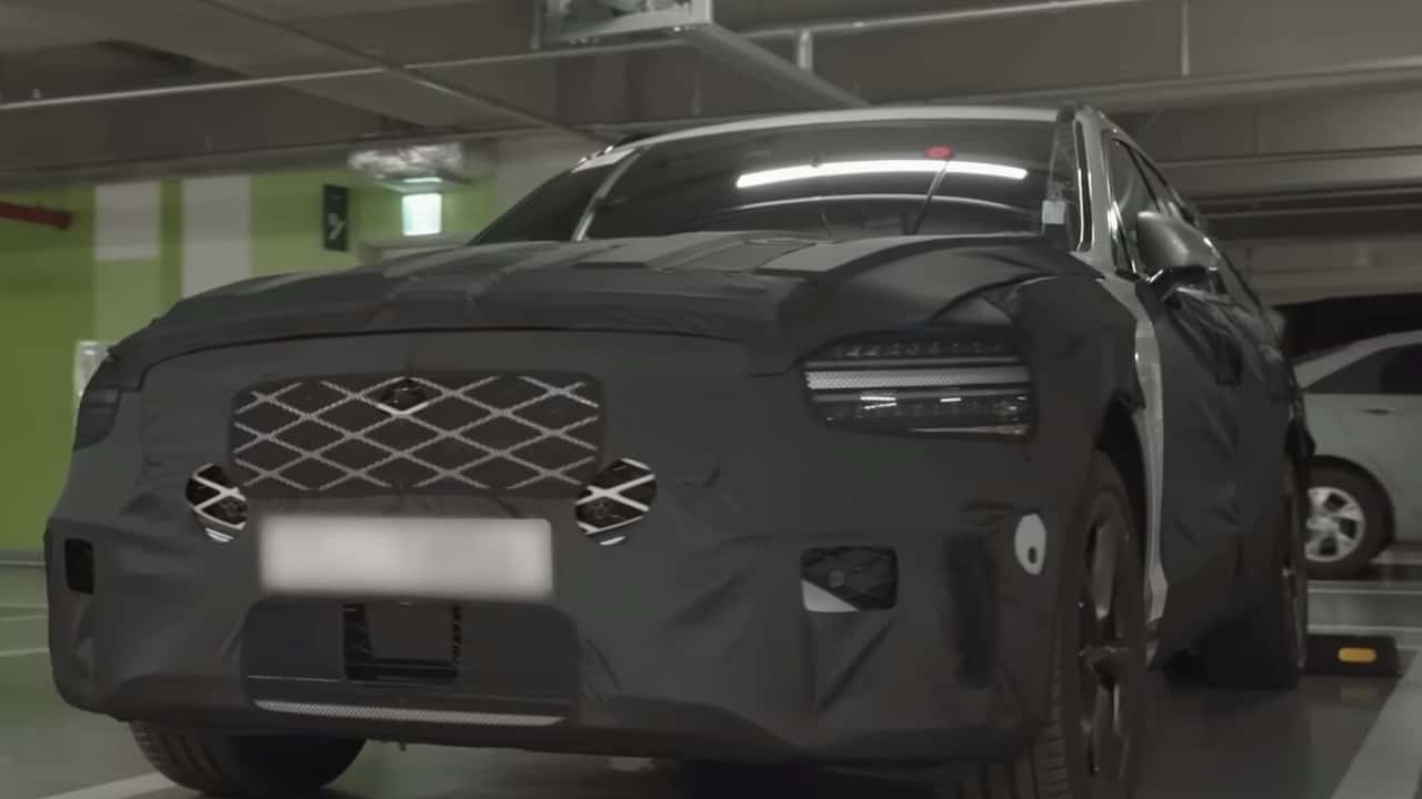 Genesis GV70 facelift screenshot from spy video