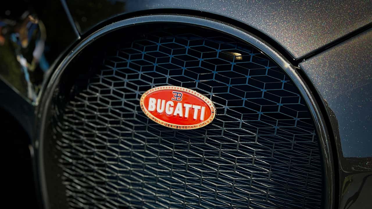 bugatti chiron ‘golden era’ gets genuine gold badging for the first time