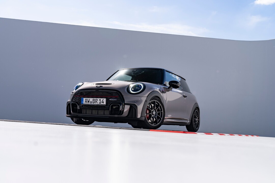 mini cooper bulldog racing edition: the ultimate licence to race