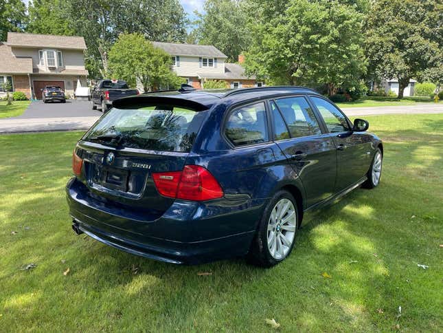 at $14,250, would you go on tour in this 2011 bmw 328ix touring?