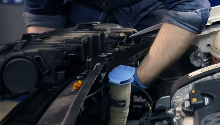 how to replace a headlight bulb on a volkswagen polo