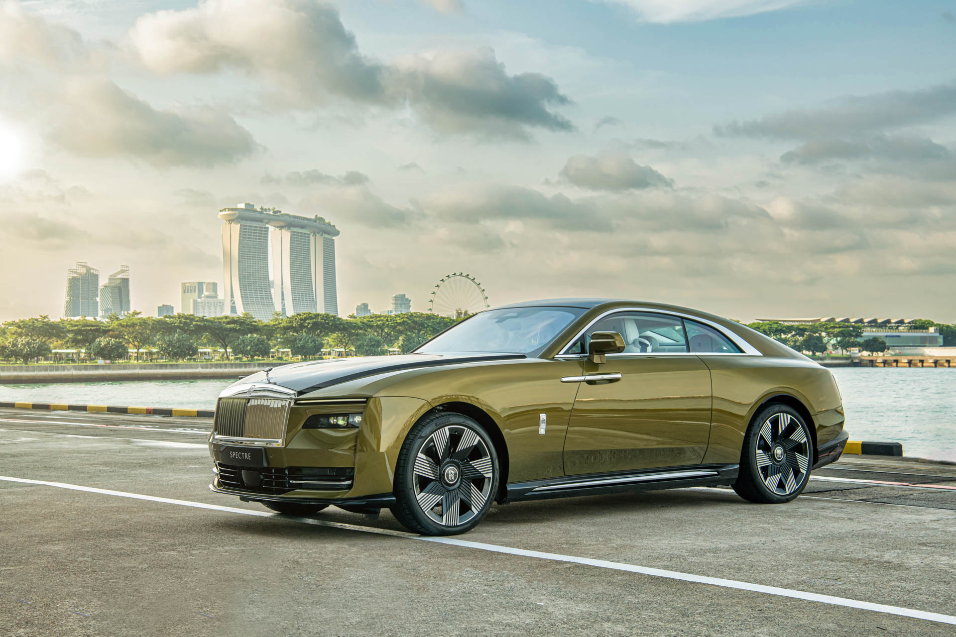 rolls-royce ushers in a new era of mobility with launch of all-electric spectre