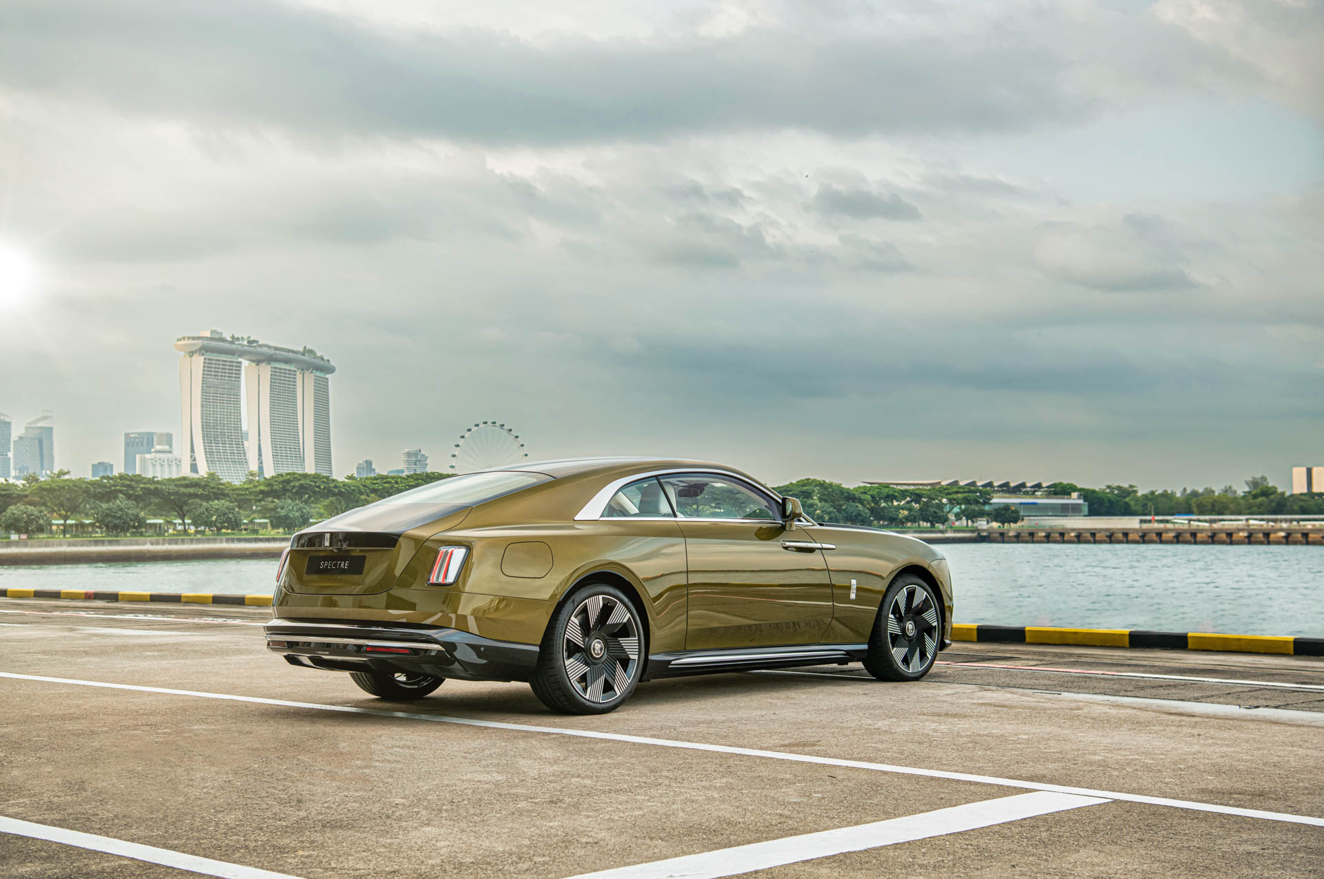 rolls-royce ushers in a new era of mobility with launch of all-electric spectre