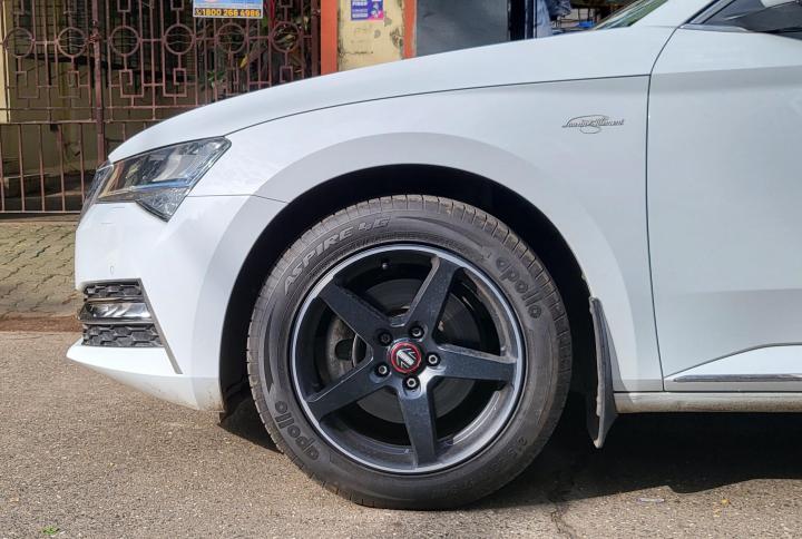 Pics: Installed 5-spoke black alloy wheels on our Skoda Superb, Indian, Member Content, Skoda Superb, Alloy wheels