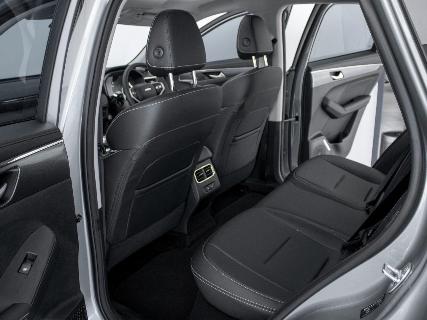 how many seats are there in the haval jolion?