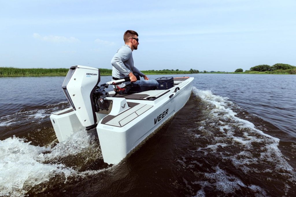 mercury launches larger and more powerful electric outboard motors for small boats