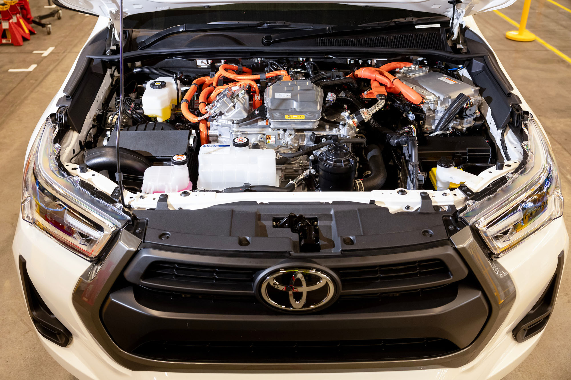 hydrogen fuel cell, toyota, toyota hilux, toyota reveals hydrogen-powered hilux