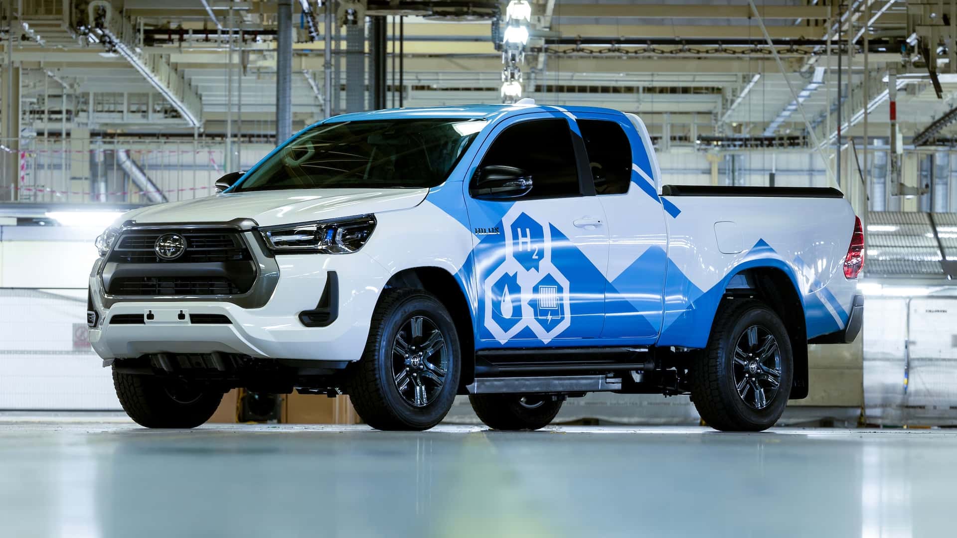 toyota hilux hydrogen fuel cell prototype debuts with estimated 365-mile range