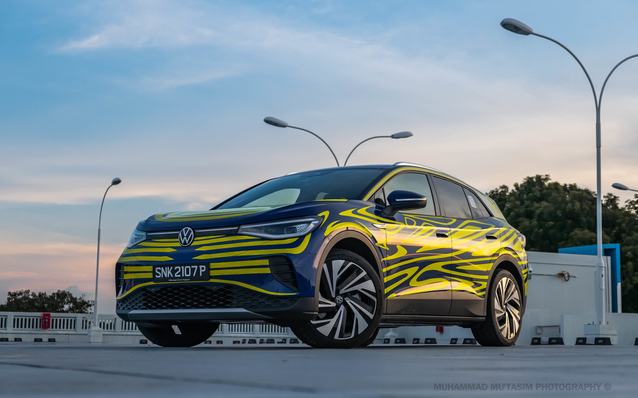 the 2024 volkswagen id.4 pro electric suv is a valiant attempt at capturing the ev crowd