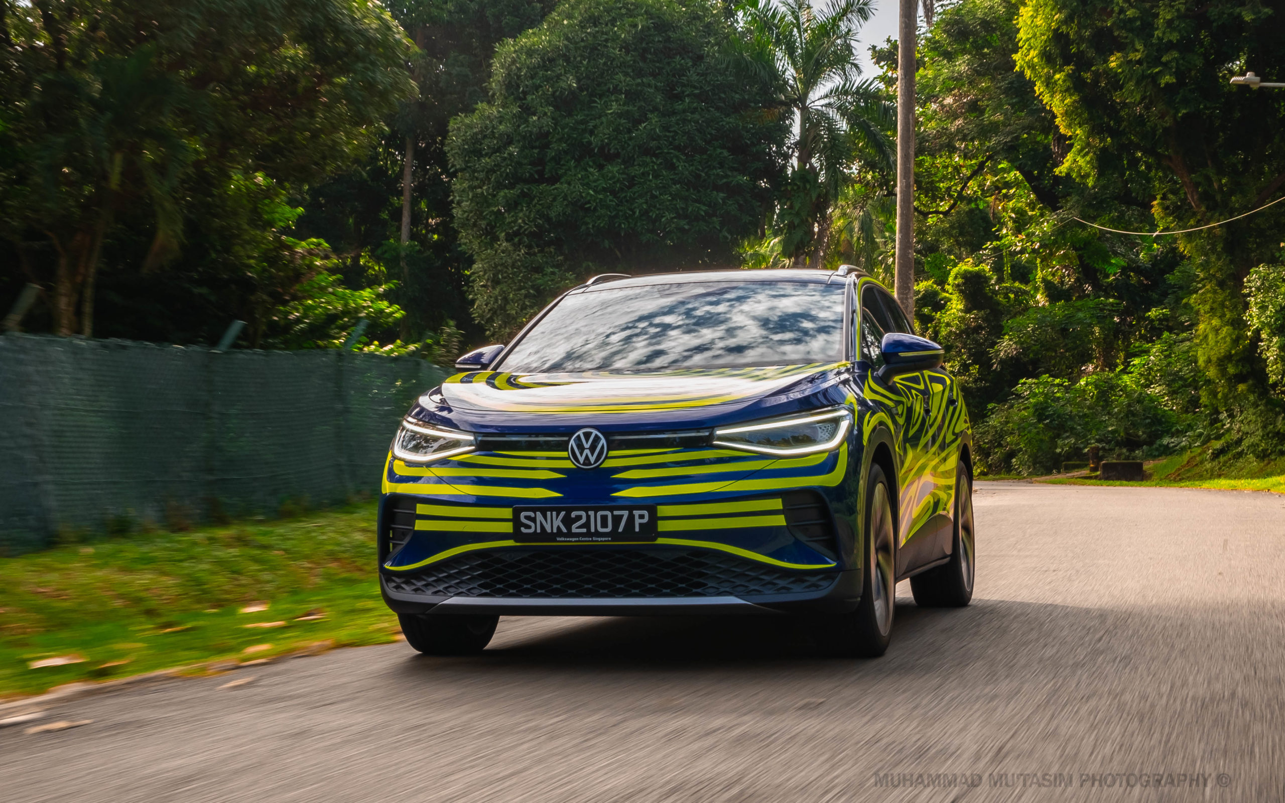 the 2024 volkswagen id.4 pro electric suv is a valiant attempt at capturing the ev crowd