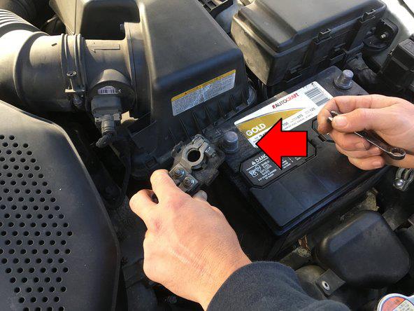 how to replace the car battery on a hyundai tucson