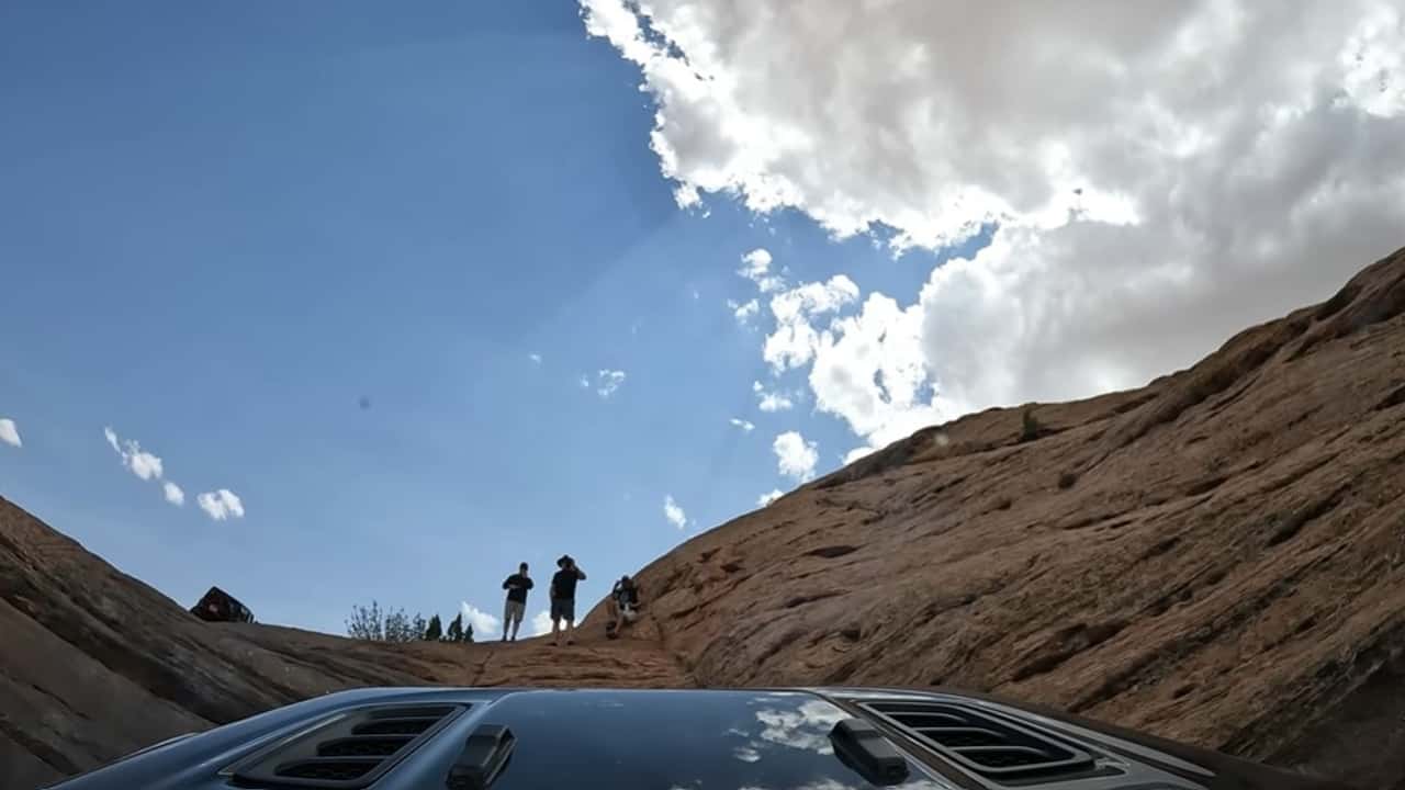 Jeep Wrangler Climbing Hell's Gate FPV