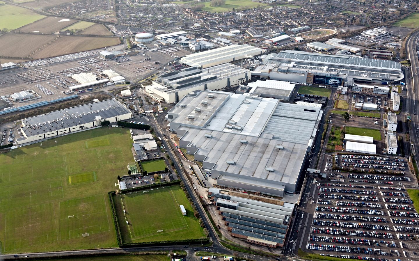 aceman, cooper, electric, mini, oxford, swindon, mini invests £600 million in british factories in oxford and swindon in preparation for all-electric future