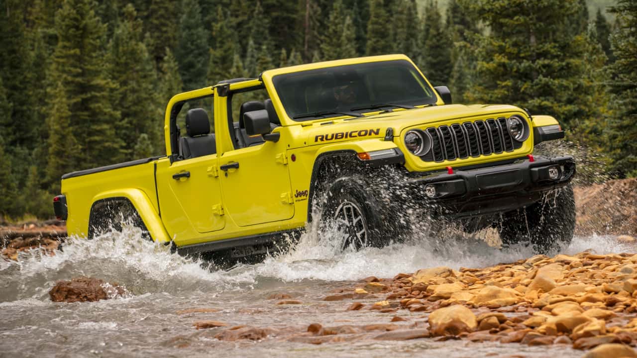 2024 jeep gladiator debuts with new grille, aev packs with 35-inch tires