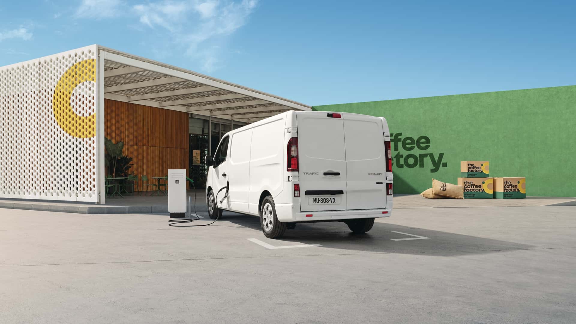 all-new renault trafic van e-tech electric debuts with 184 miles of range