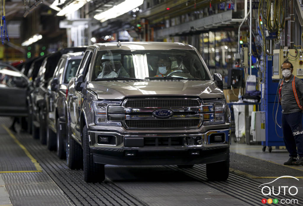 canadian auto workers’ union unifor rejects two ford offers