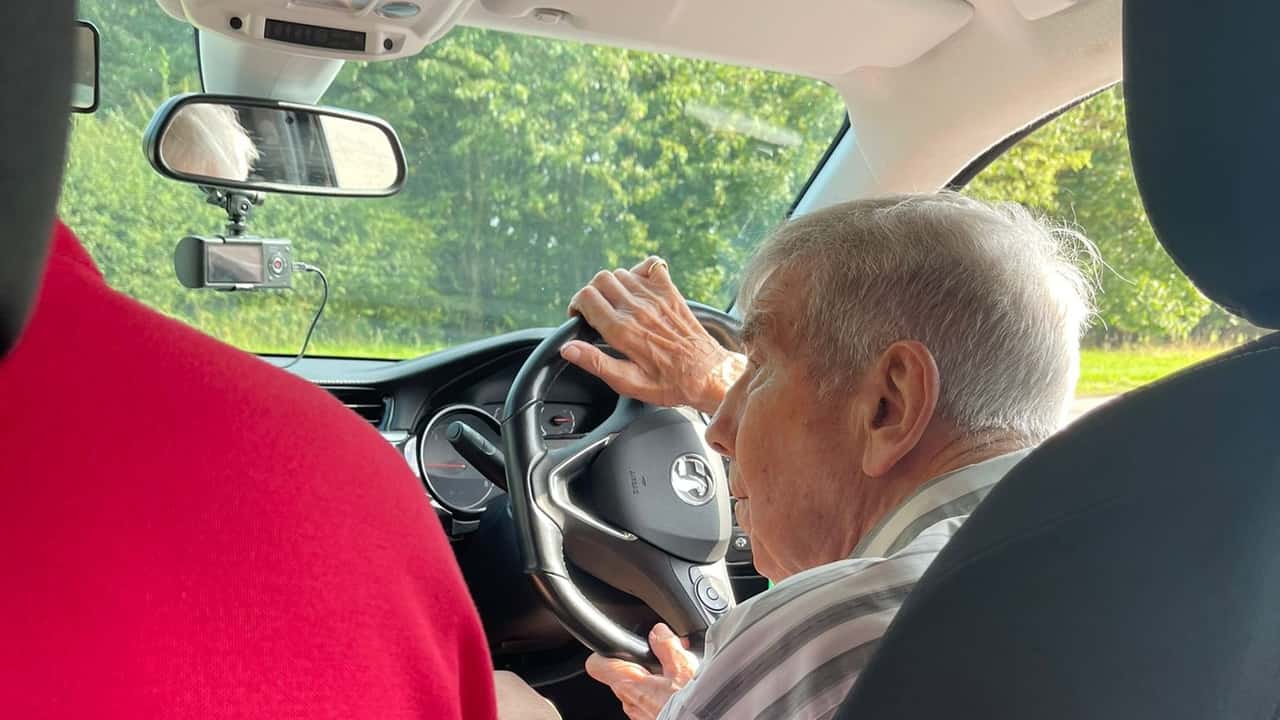 98-year-old man returns to the driver's seat through young drivers program