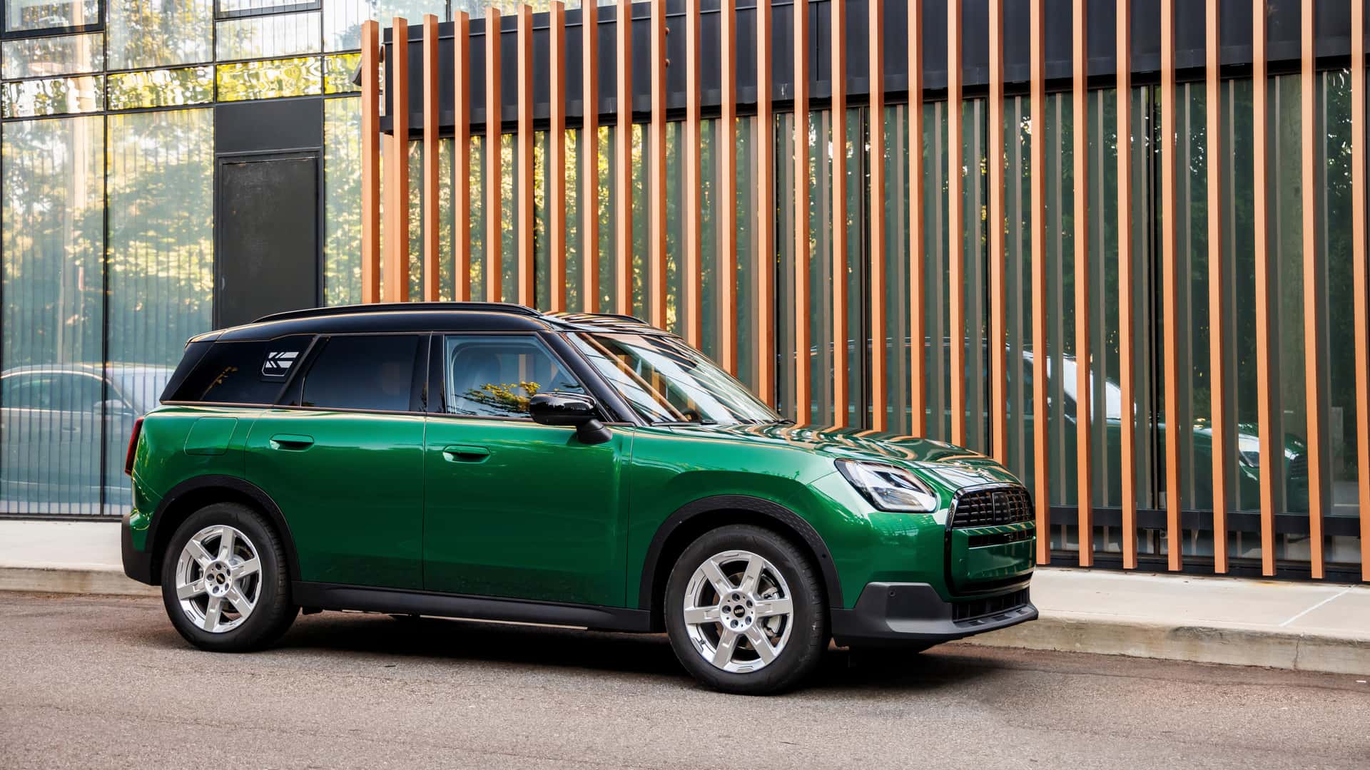 2024 mini countryman ev debuts in north america, deliveries to begin late next year