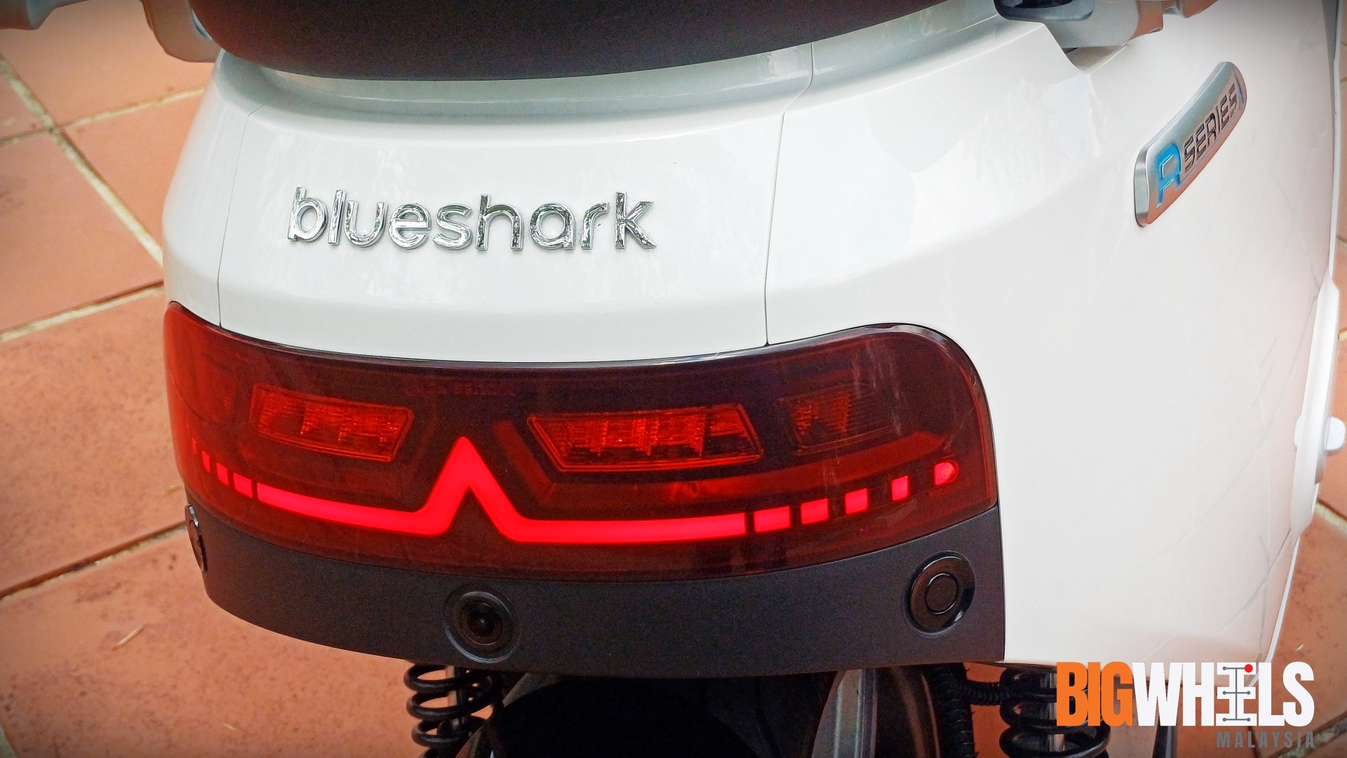 Blueshark R1 electric scooter review: Perfectly functional