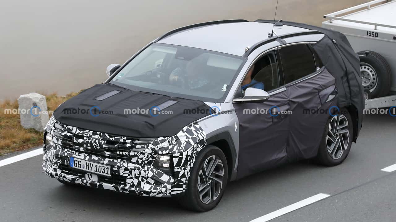hyundai tucson facelift spied while towing