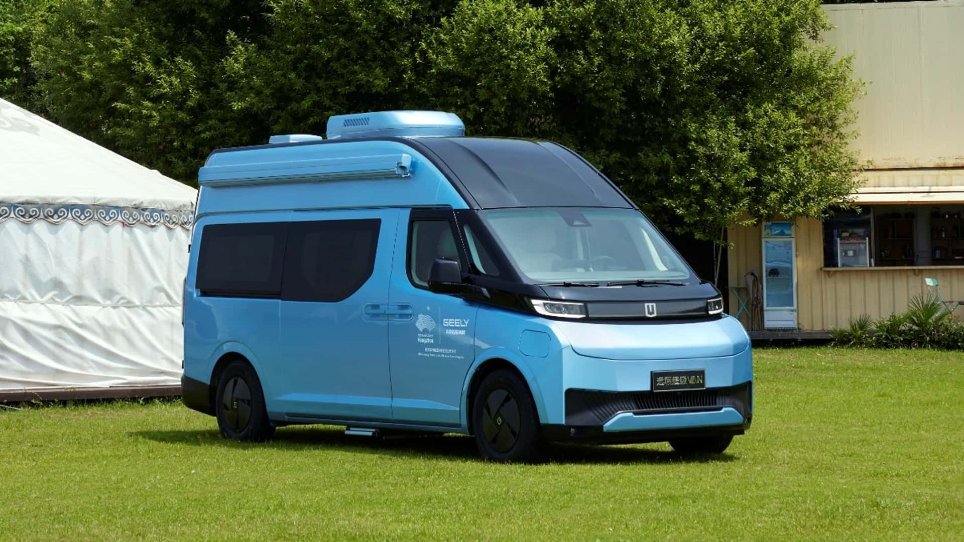 geely's farizon auto supervan debuts with swappable battery, methanol range extender