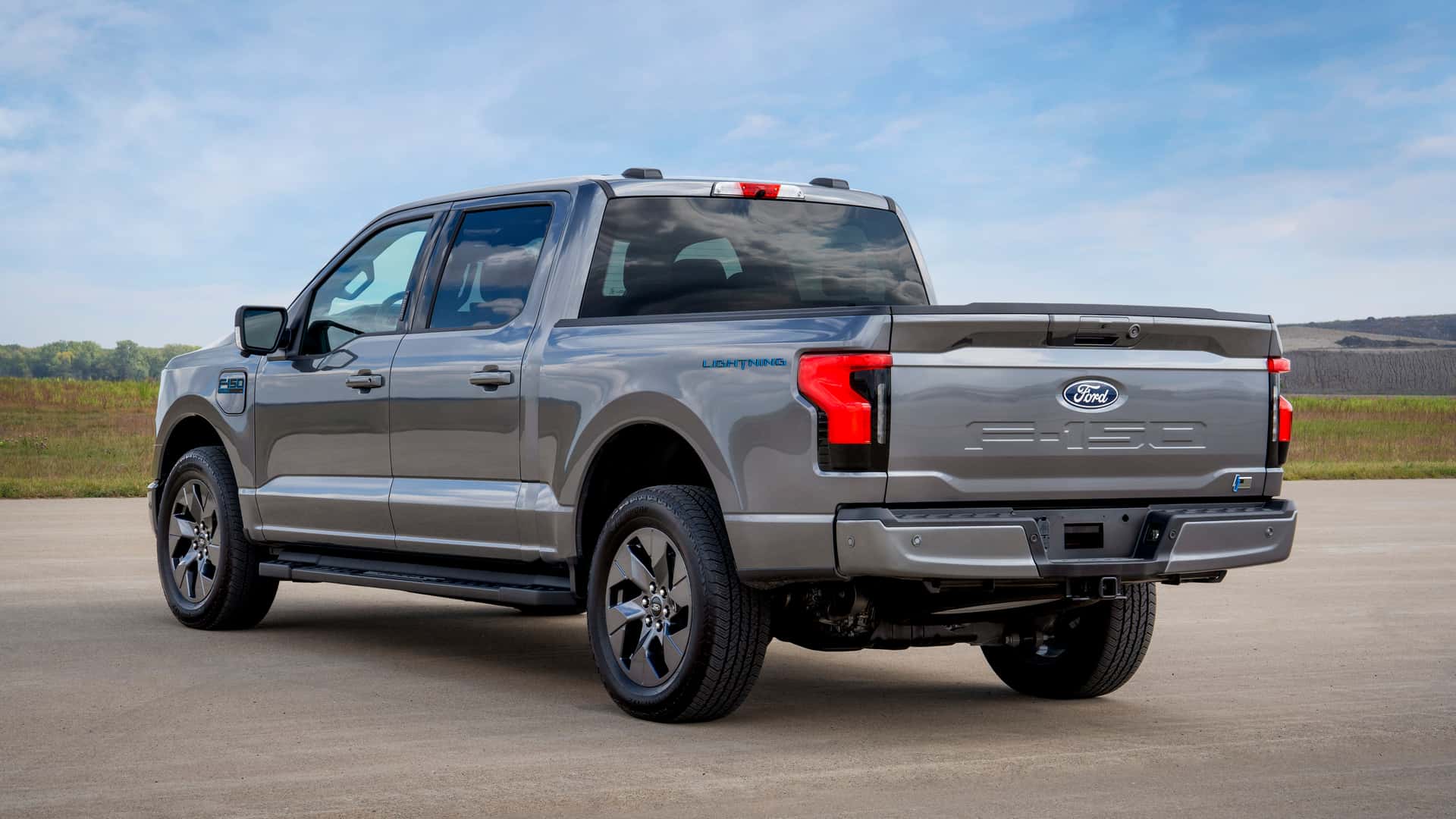 2024 ford f-150 lightning flash: the 'sweet spot' 320-mile truck